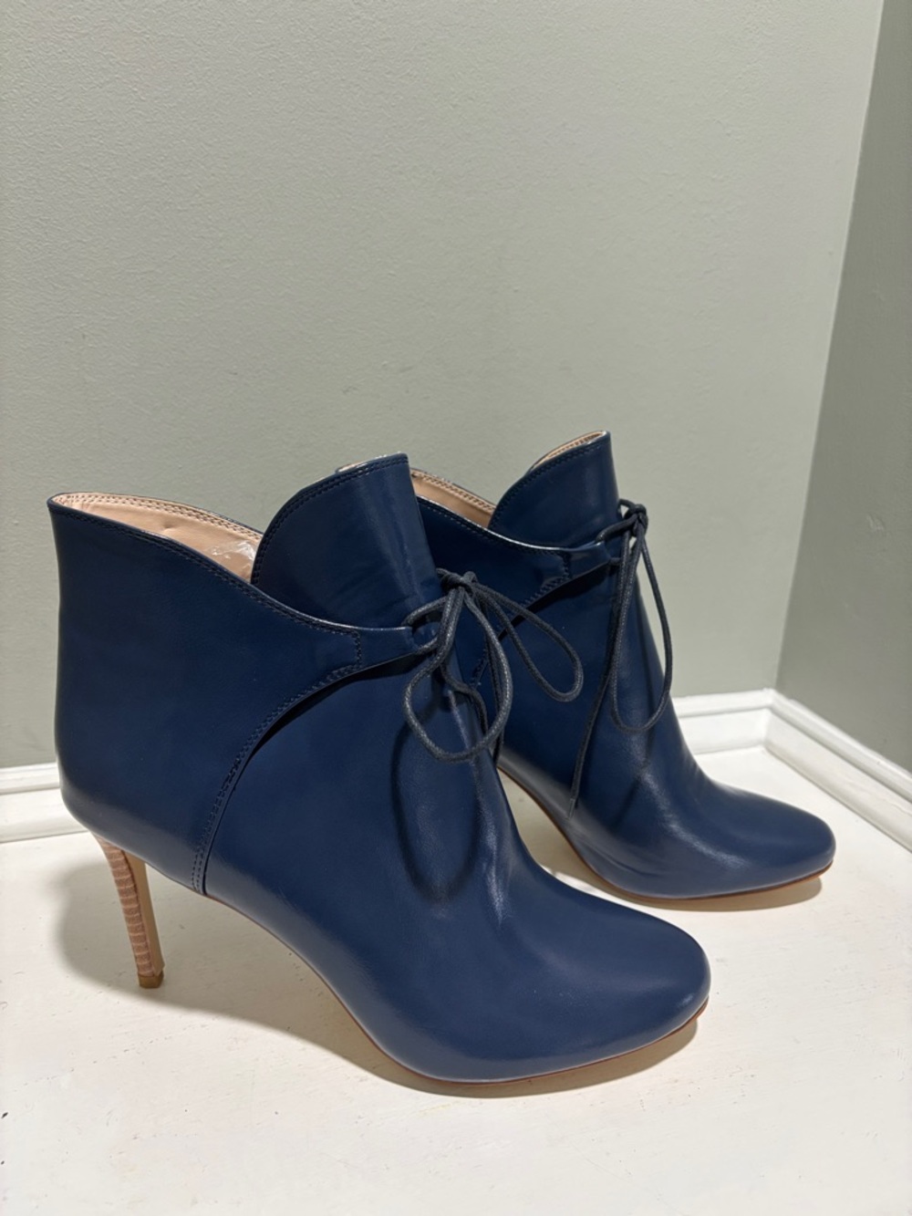 NWT FSJ Women's Navy Leather Lace-Up Ankle High Heel Bootie-size 13.5